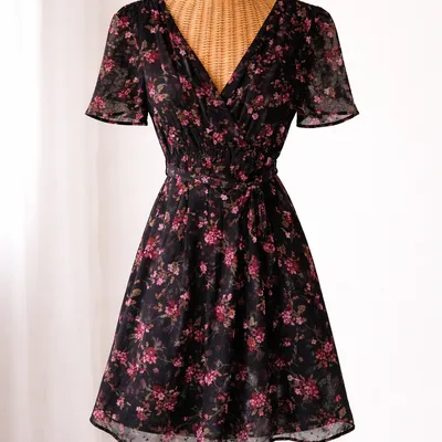 Robe Manches Courtes Noires avec Fleurs Roses "Taille S/M" (In April 1987)
